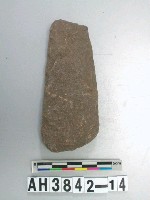 藏品(小型斜刃打製石斧)的圖片